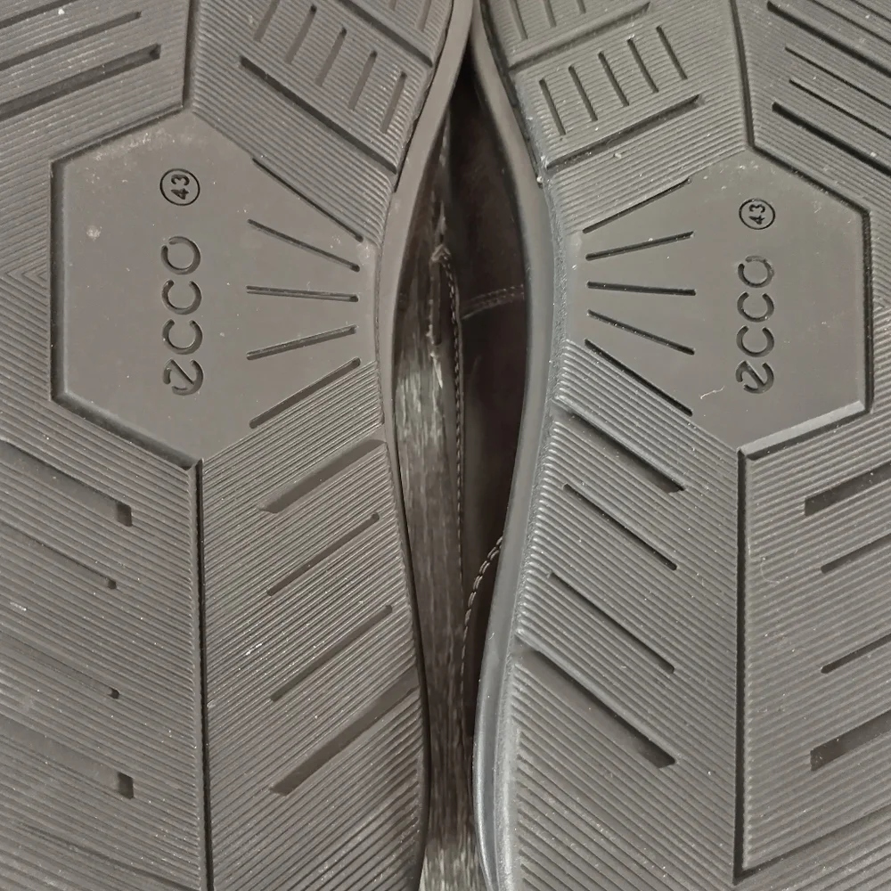 ECCO Classic Moc mens loafer. Size  9.5. Slip ons Leather great condition Brown - Picture 5 of 15